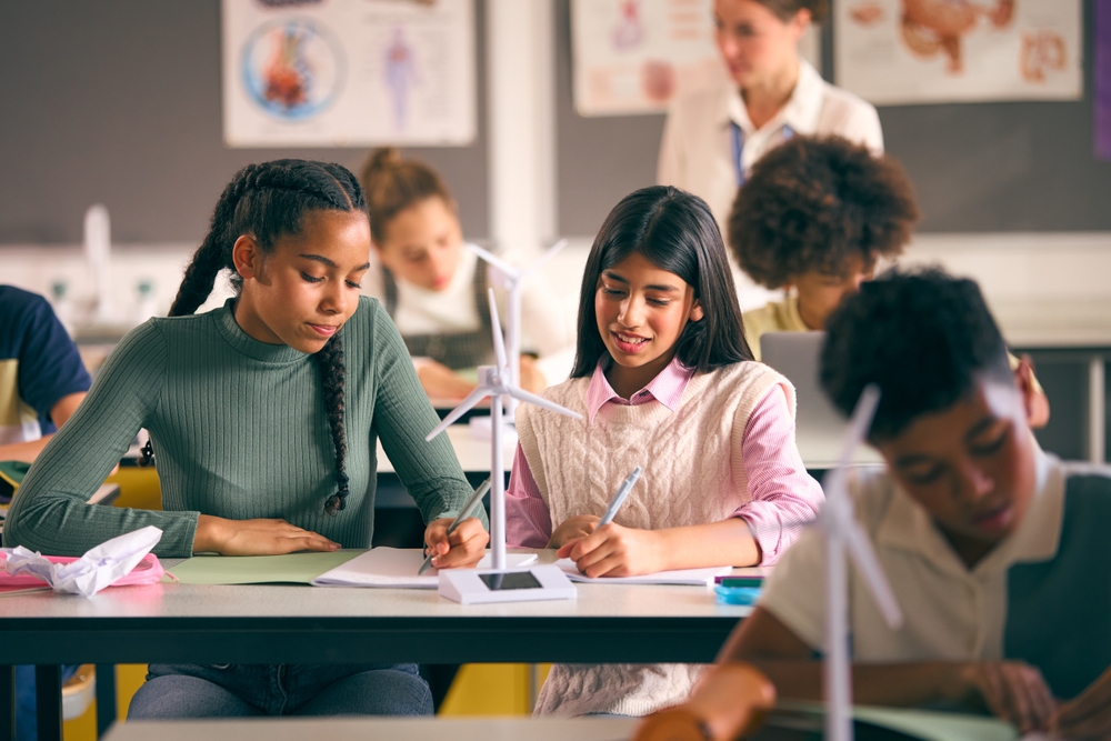 Secondary,Or,High,School,Students,Studying,Wind,Turbines,In,Science