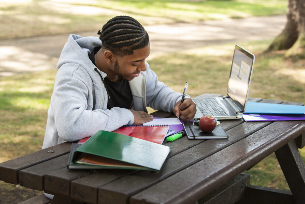 college students cramming outdoor