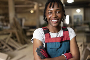 front view smiley woman holding crossed arms